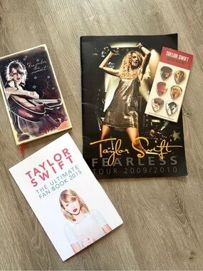Taylor Swift Fearless Tour Remember this moment journal guitar pick set bundle